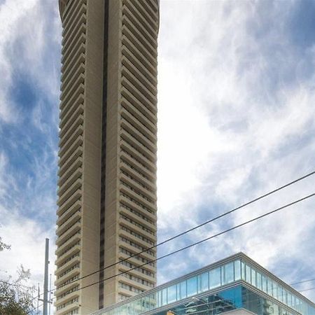 The Empire Landmark Hotel Vancouver Exterior photo